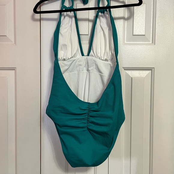Cupshe Swim halter plunge size large - Picture 5 of 5